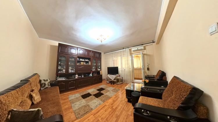 Apartament 3 camere Central - parter- 80 mp - boxa inclusa
