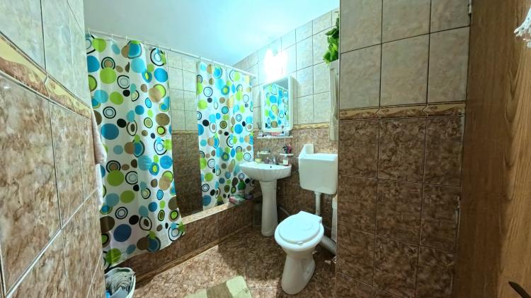 Apartament 3 camere Central - parter- 80 mp - boxa inclusa