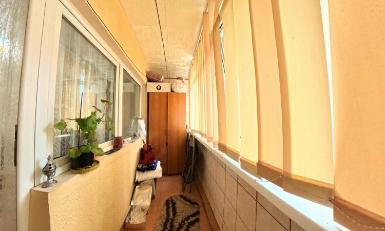 Apartament 3 camere Central - parter- 80 mp - boxa inclusa