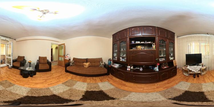 Apartament 3 camere Central - parter- 80 mp - boxa inclusa