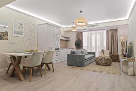 Titanic White, apartament lux, vedere frontala la mare