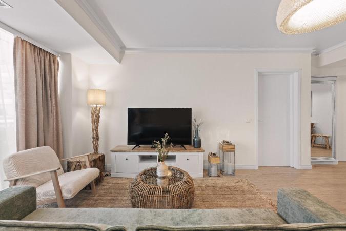 Titanic White, apartament lux, vedere frontala la mare