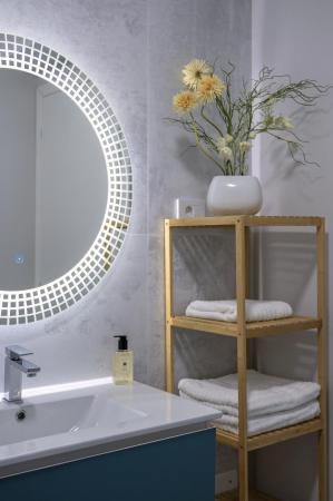 Titanic White, apartament lux, vedere frontala la mare