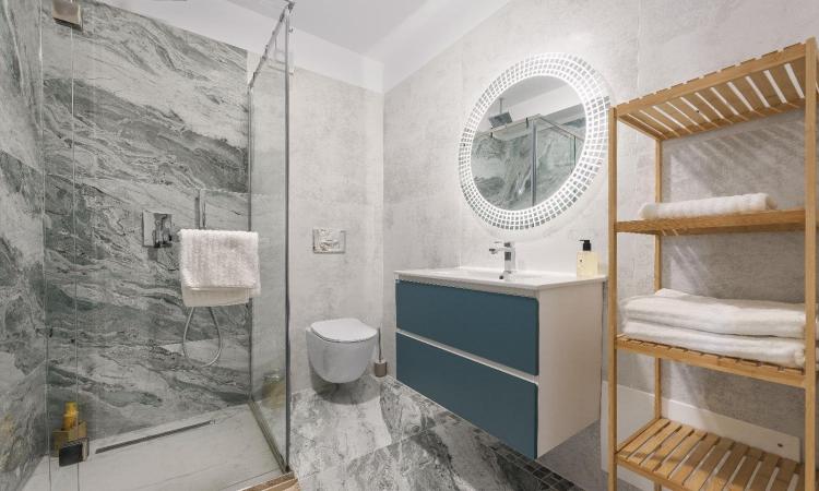 Titanic White, apartament lux, vedere frontala la mare