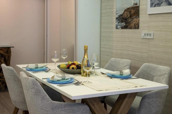 Titanic White, apartament lux, vedere frontala la mare