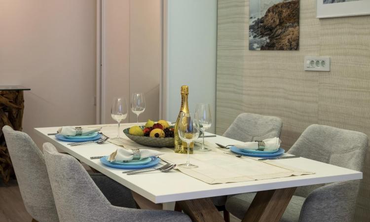 Titanic White, apartament lux, vedere frontala la mare