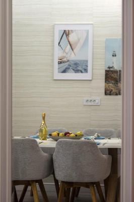 Titanic White, apartament lux, vedere frontala la mare