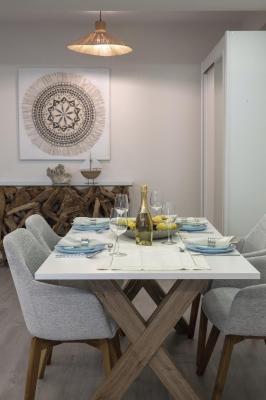 Titanic White, apartament lux, vedere frontala la mare
