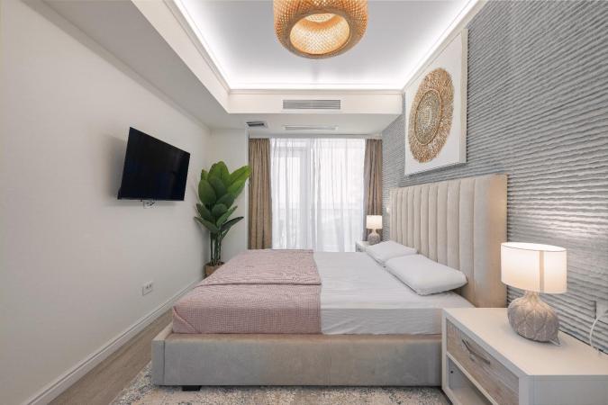 Titanic White, apartament lux, vedere frontala la mare