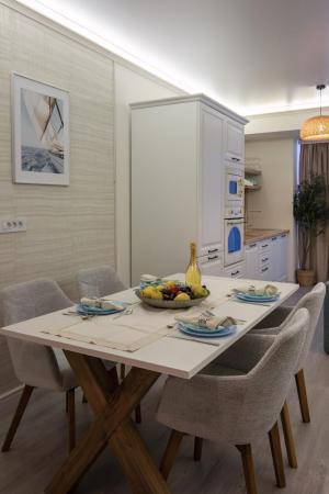 Titanic White, apartament lux, vedere frontala la mare