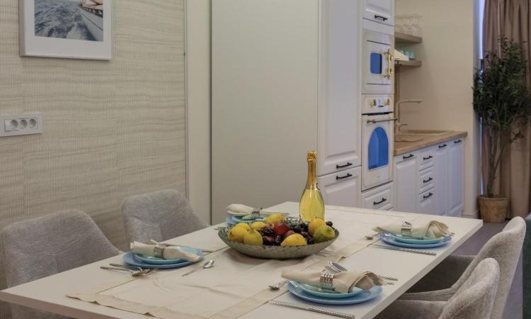 Titanic White, apartament lux, vedere frontala la mare