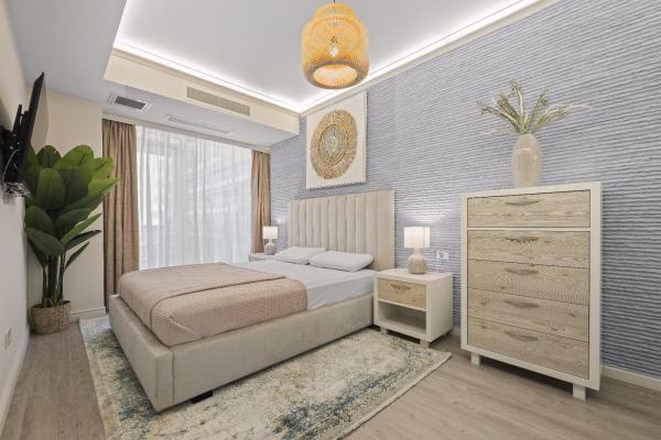 Titanic White, apartament lux, vedere frontala la mare