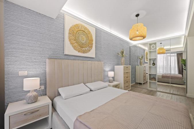 Titanic White, apartament lux, vedere frontala la mare