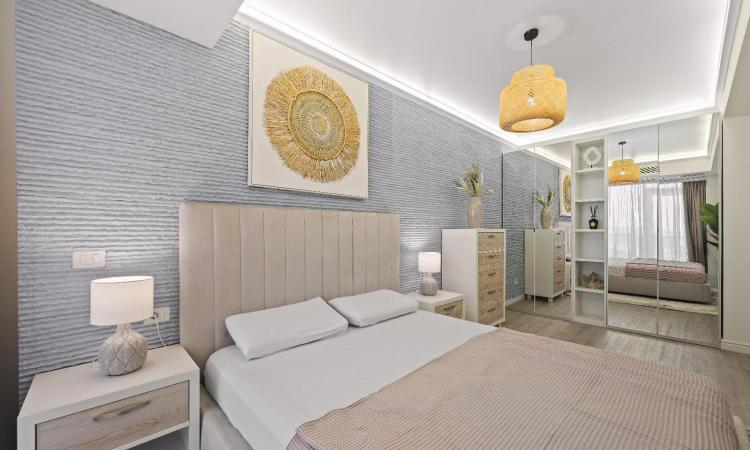 Titanic White, apartament lux, vedere frontala la mare