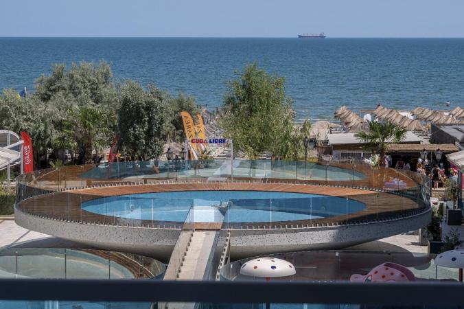 Titanic White, apartament lux, vedere frontala la mare