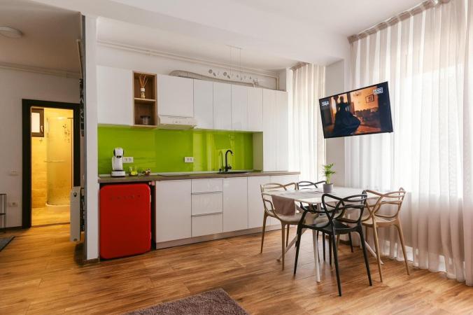Mamaia Nord, apartament lux, parter cu balcon, zona Lidl-Uzina de pizza