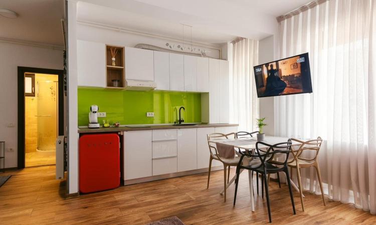 Mamaia Nord, apartament lux, parter cu balcon, zona Lidl-Uzina de pizza