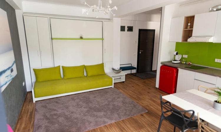 Mamaia Nord, apartament lux, parter cu balcon, zona Lidl-Uzina de pizza