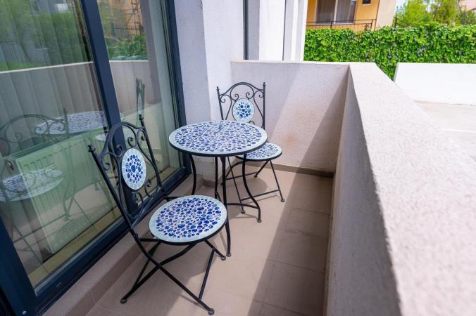 Mamaia Nord, apartament lux, parter cu balcon, zona Lidl-Uzina de pizza