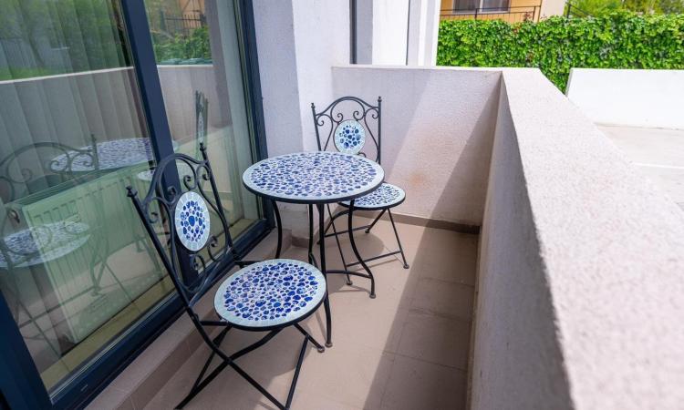 Mamaia Nord, apartament lux, parter cu balcon, zona Lidl-Uzina de pizza