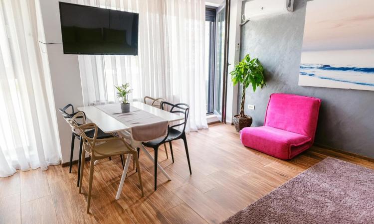 Mamaia Nord, apartament lux, parter cu balcon, zona Lidl-Uzina de pizza