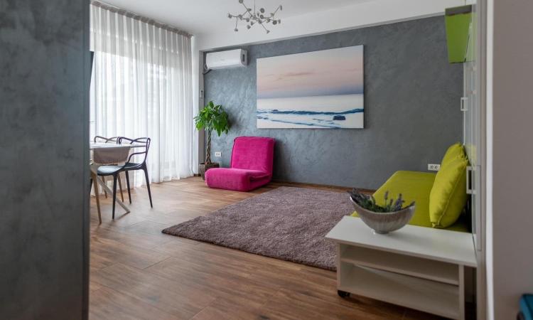 Mamaia Nord, apartament lux, parter cu balcon, zona Lidl-Uzina de pizza