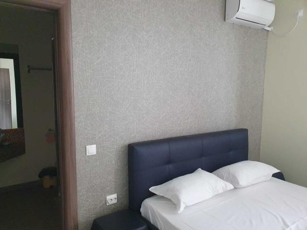 Mamaia Sat , pensiune 10 camere, 10 bai, posibilitate rate