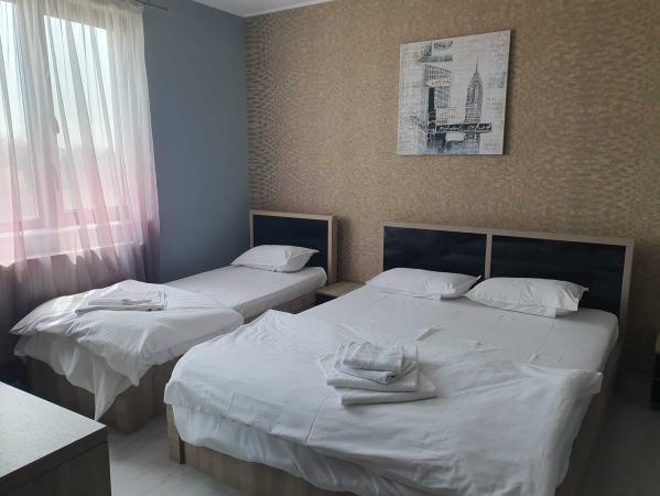 Mamaia Sat , pensiune 10 camere, 10 bai, posibilitate rate