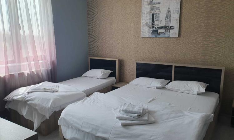 Mamaia Sat , pensiune 10 camere, 10 bai, posibilitate rate