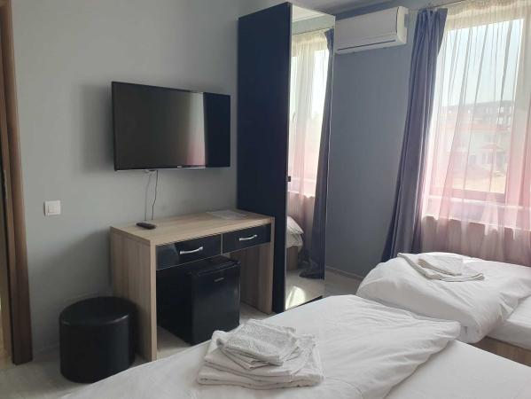 Mamaia Sat , pensiune 10 camere, 10 bai, posibilitate rate