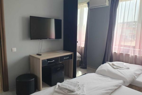 Mamaia Sat , pensiune 10 camere, 10 bai, posibilitate rate