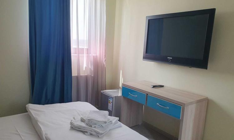 Mamaia Sat , pensiune 10 camere, 10 bai, posibilitate rate