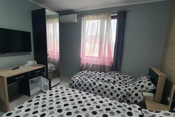 Mamaia Sat , pensiune 10 camere, 10 bai, posibilitate rate