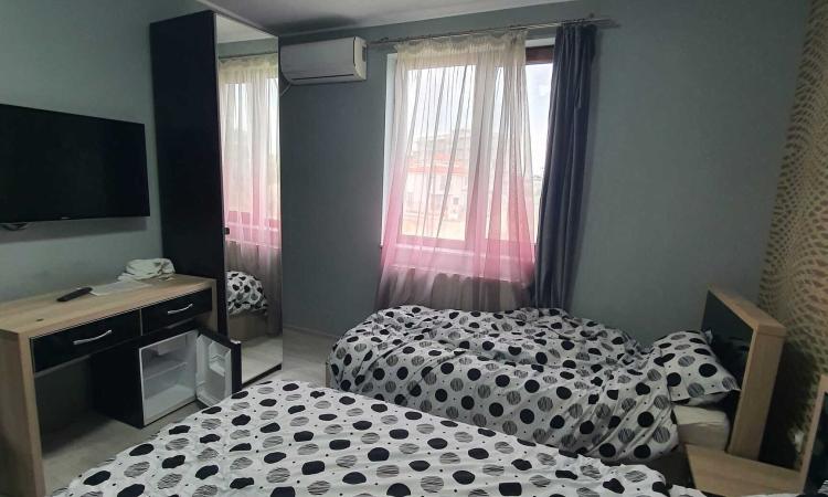 Mamaia Sat , pensiune 10 camere, 10 bai, posibilitate rate