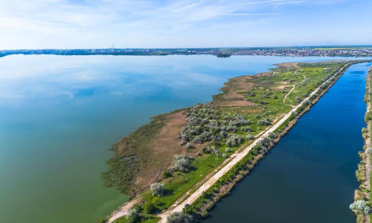 13,5 ha teren intravilan pe malul Lacului Siutghiol