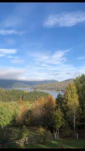 ceahlau , 14000mp, vedere superba catre lac