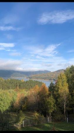 ceahlau , 14000mp, vedere superba catre lac