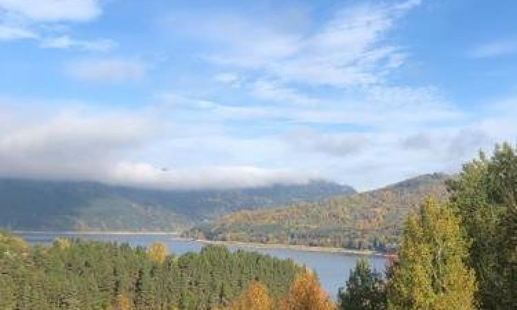 ceahlau , 14000mp, vedere superba catre lac