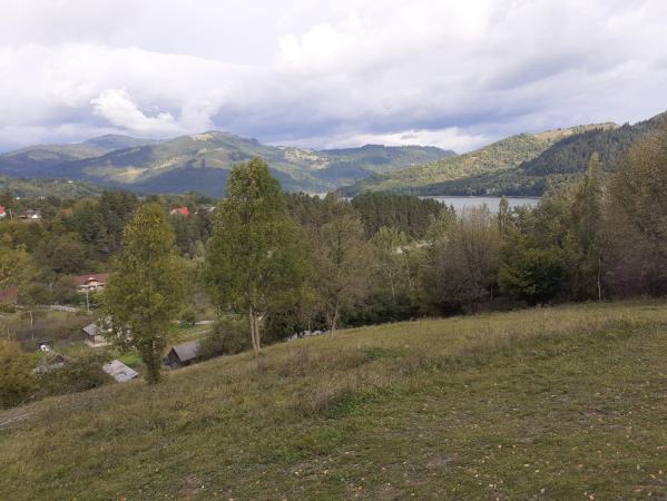 ceahlau , 14000mp, vedere superba catre lac