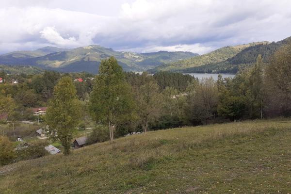 ceahlau , 14000mp, vedere superba catre lac