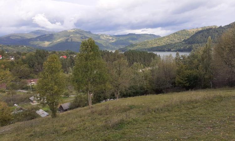 ceahlau , 14000mp, vedere superba catre lac