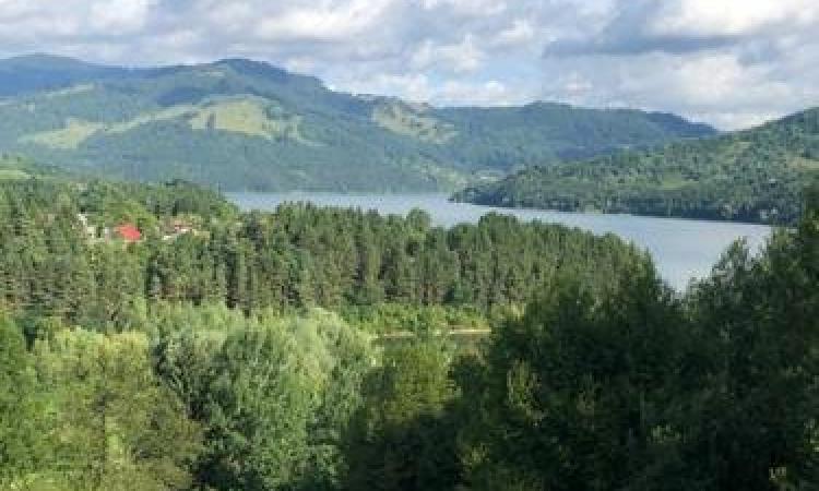 ceahlau , 14000mp, vedere superba catre lac