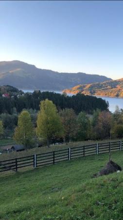 ceahlau , 14000mp, vedere superba catre lac