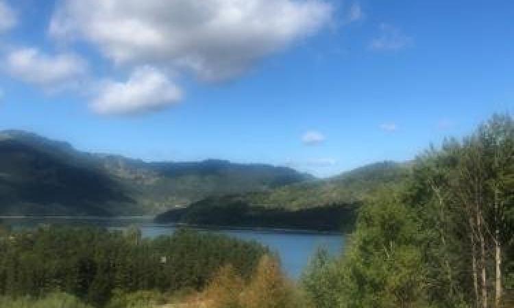 ceahlau , 14000mp, vedere superba catre lac