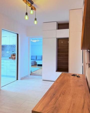 Piata Alba Iulia - 2 camere - vedere fata - complet renovat