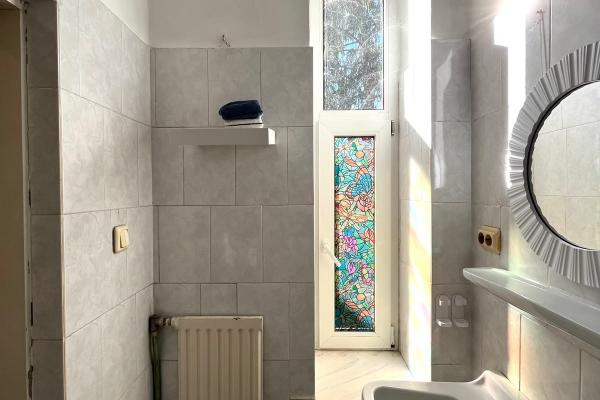 Apartament spațios1 cameră, 84 mp, în clădire istorică, pe malul Begai