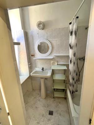 Apartament spațios1 cameră, 84 mp, în clădire istorică, pe malul Begai