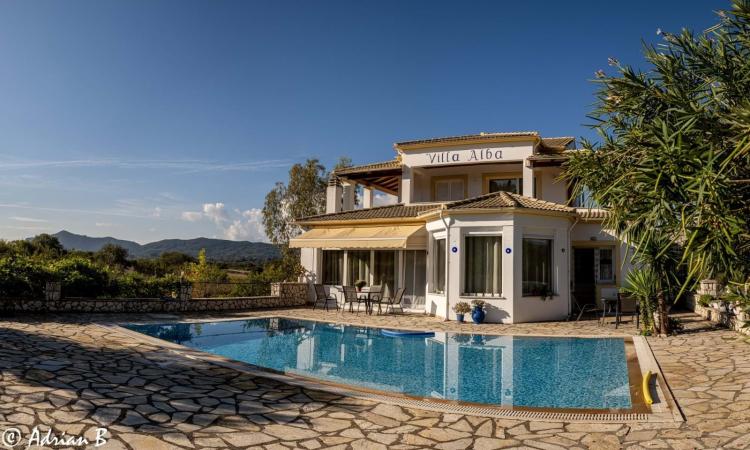 Villa Alba — Vilă cu 4 dormitoare și piscină lângă Liapades, Corfu