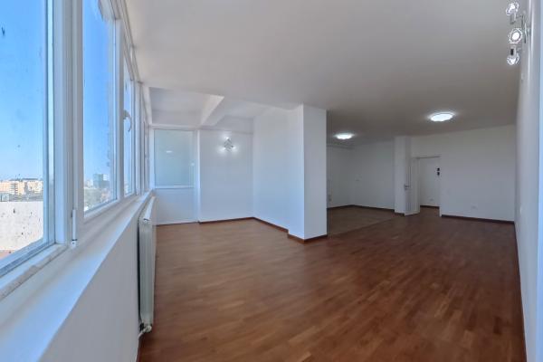 Apartament URIAS - 330 mp - 5 camere/4bai - living 140 mp -NEGOCIABIL