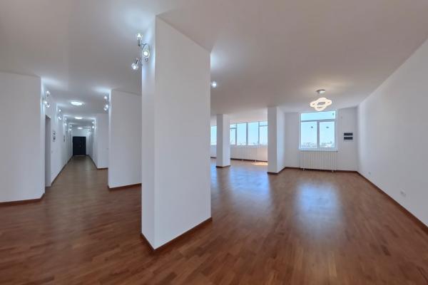 Apartament URIAS - 330 mp - 5 camere/4bai - living 140 mp -NEGOCIABIL
